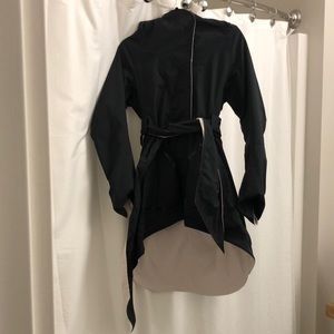 lululemon size 4 black/off white reversible rain jacket w tie for waist